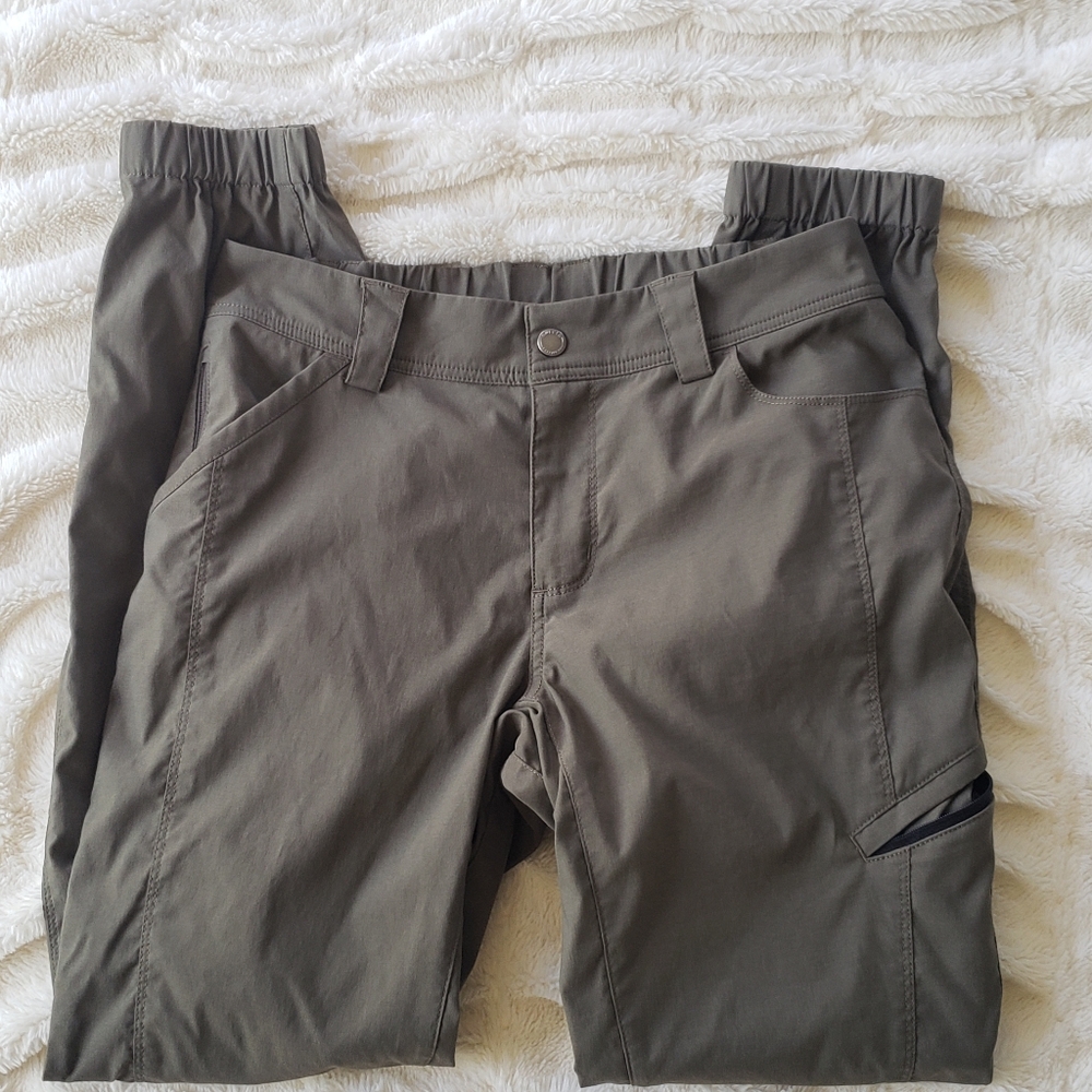 DULUTH Green womens duluth trading co size 8x31